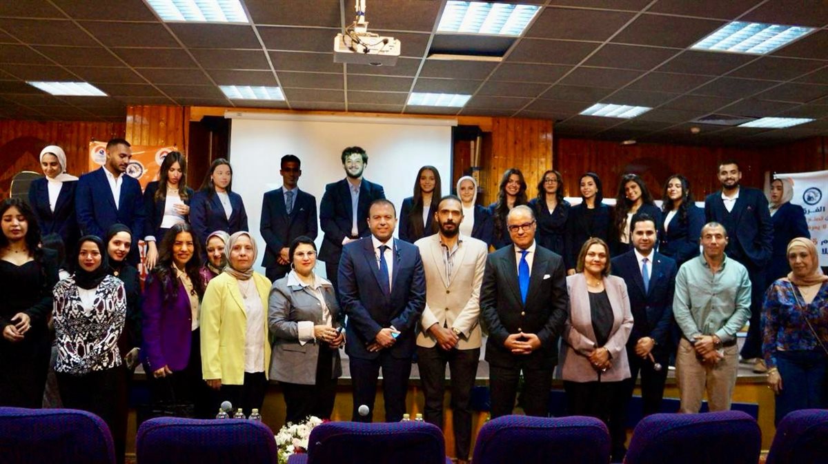 مناقشة مشروعات تخرج إعلام 6 أكتوبر