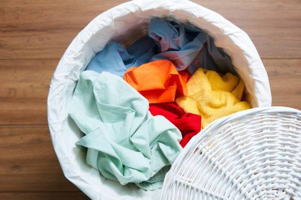 أفضل الطرق لإزالة بقع القهوة والشاي من الملابس بسهولة