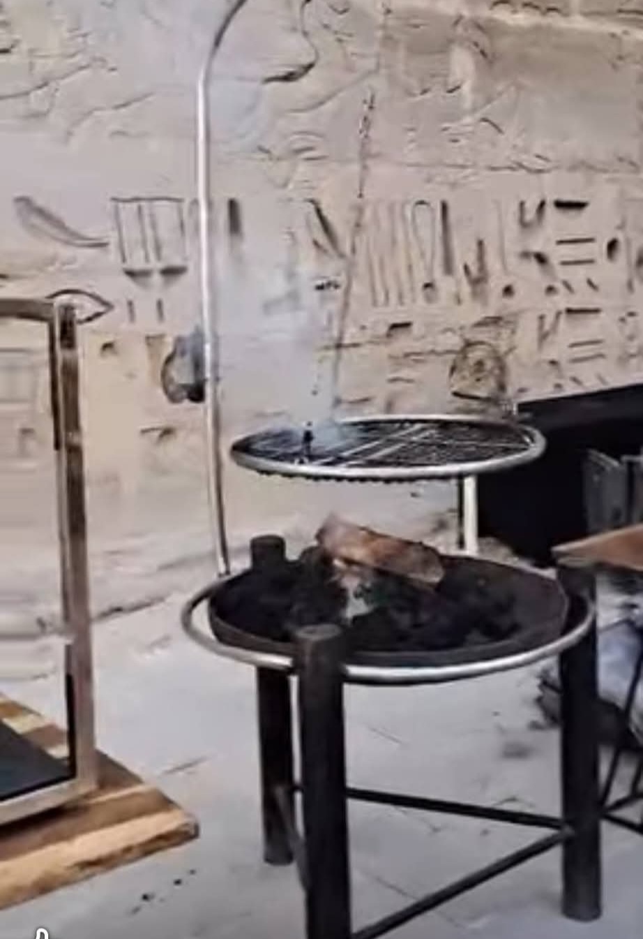 الصور المتداولة لشوي الطعام 