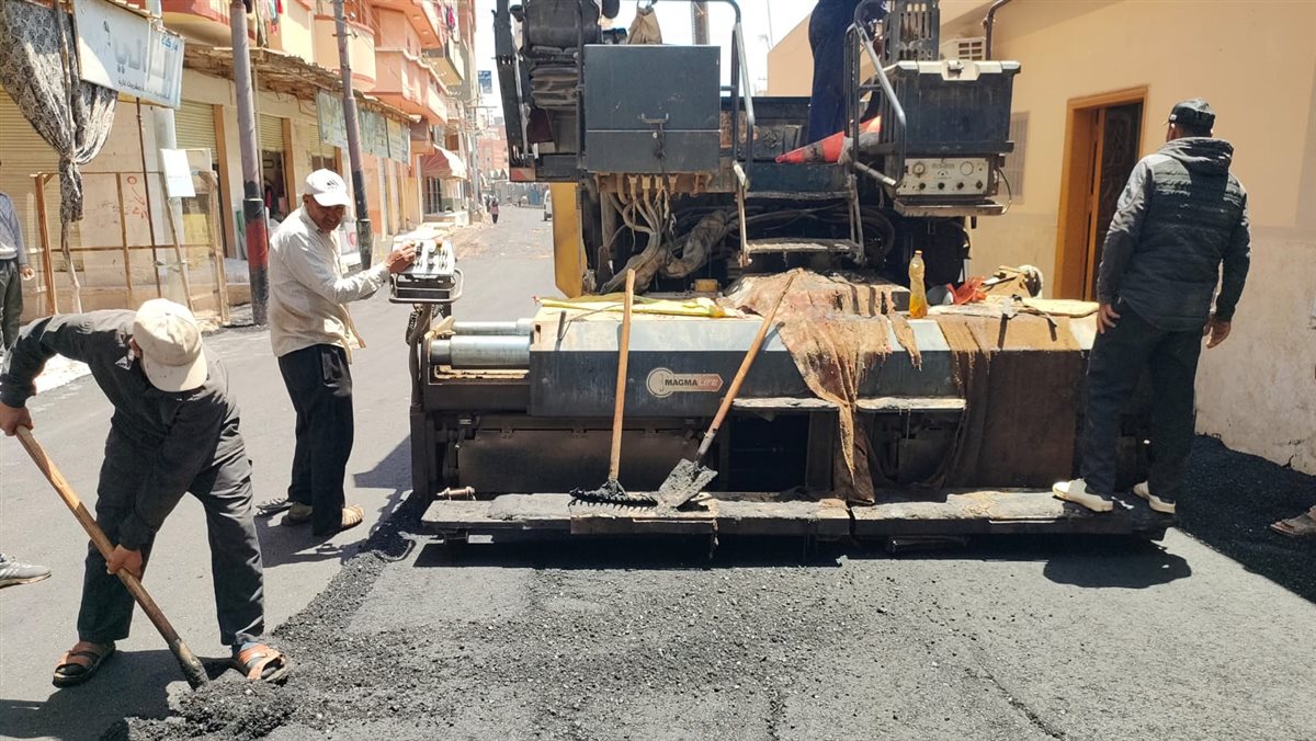 رصف شارع ترعة الرشيدية بالمحمودية بطول 650 متر  