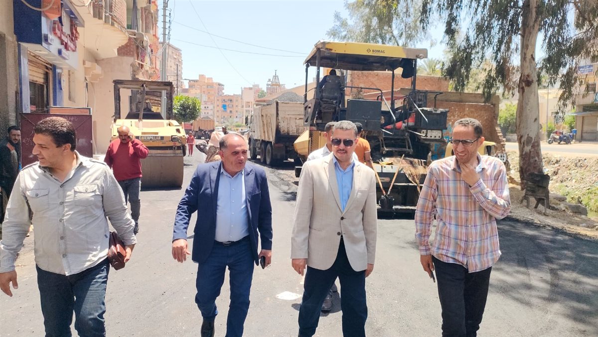 رصف شارع ترعة الرشيدية بالمحمودية بطول 650 متر  