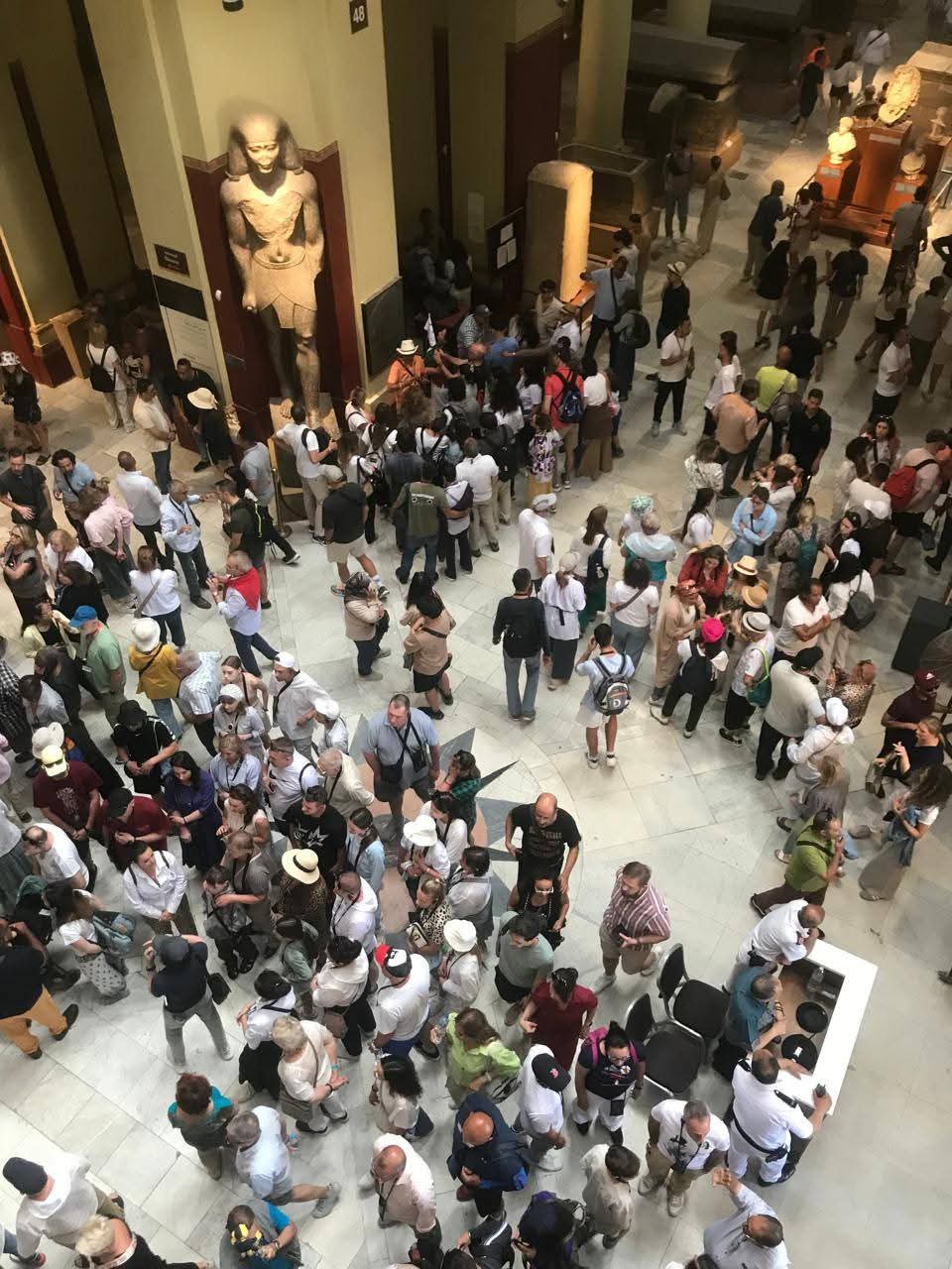 جانب من إقبال السائحين على المتحف المصري بالتحرير