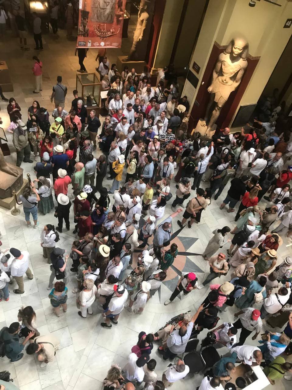 جانب من إقبال السائحين على المتحف المصري بالتحرير