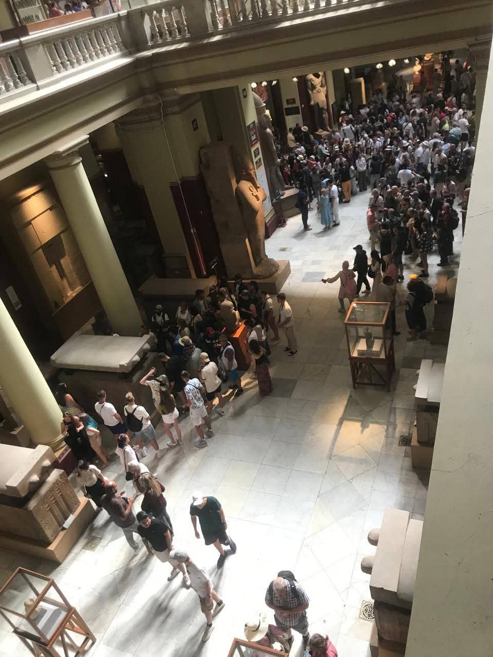 جانب من إقبال السائحين على المتحف المصري بالتحرير