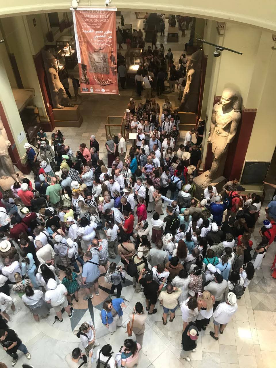 جانب من إقبال السائحين على المتحف المصري بالتحرير