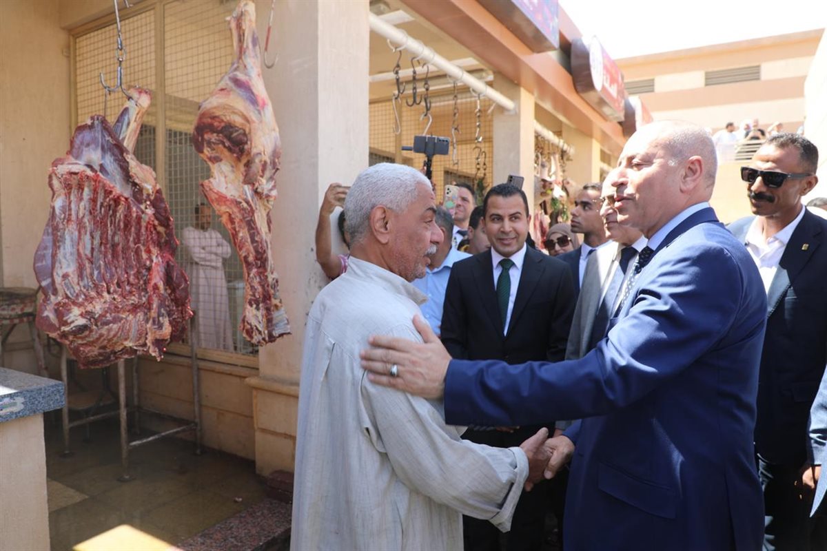 محافظ القاهرة يفتتح سوقيين حضاريين بحي المقطم