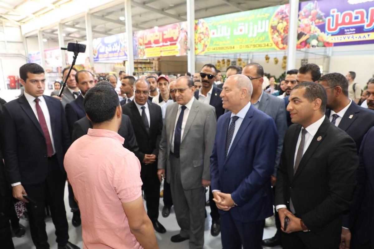 محافظ القاهرة يفتتح سوقيين حضاريين بحي المقطم
