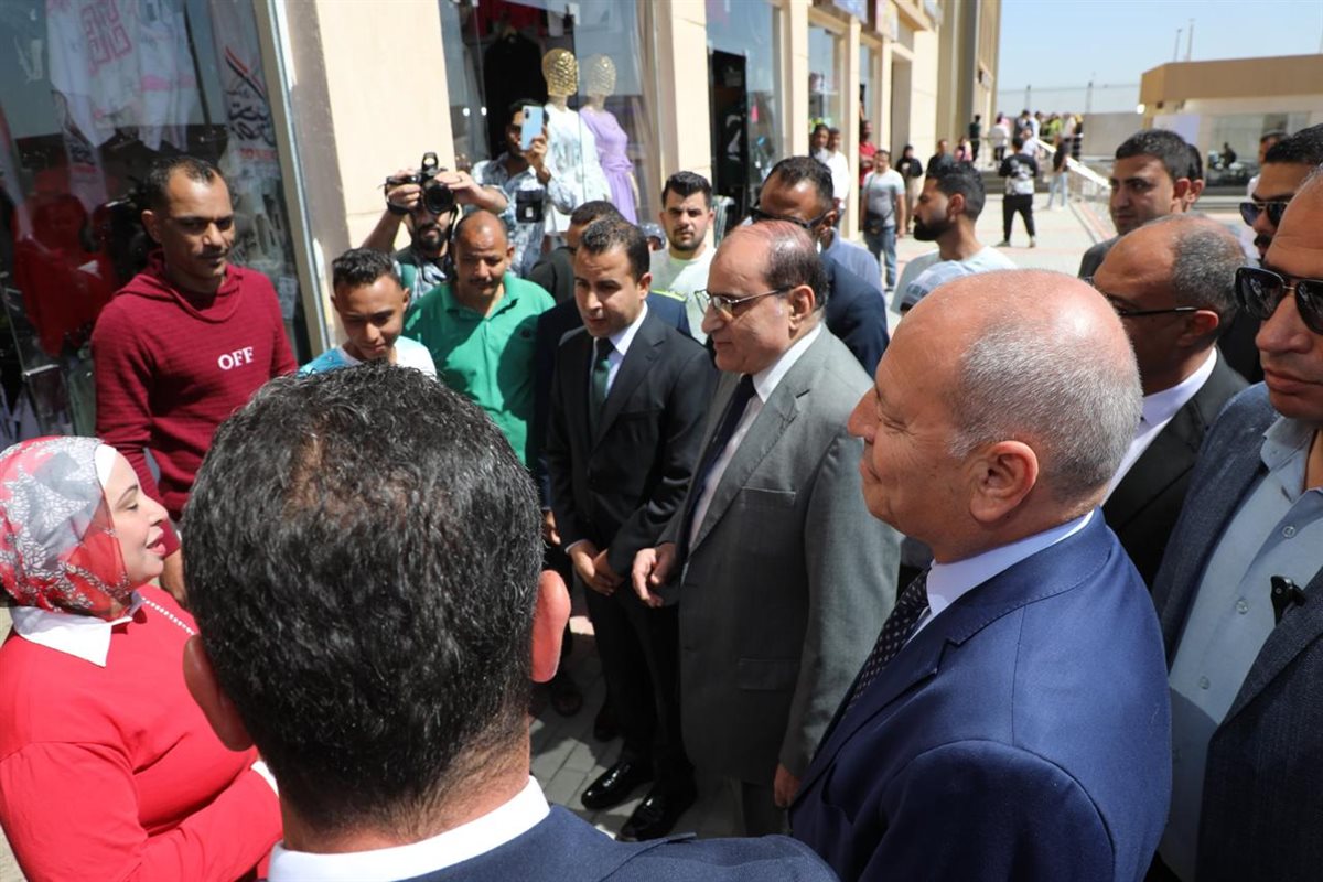 محافظ القاهرة يفتتح سوقيين حضاريين بحي المقطم