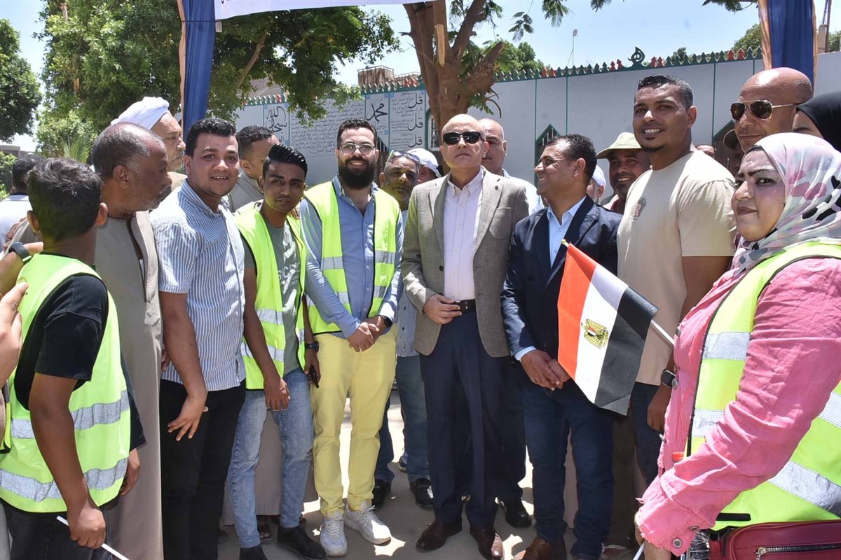 محافظ الأقصر في جولة بالبياضية