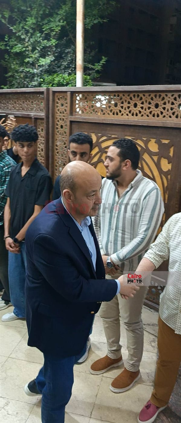 عمرو أديب في عزاء حماة المنتج محمد السبكي