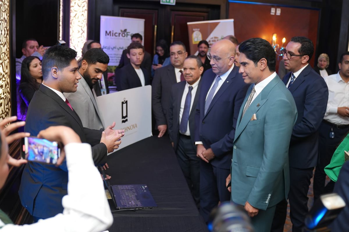 أحمد أبو هشيمة وباسل رحمي يتفقدان مشروعات مسابقة “ستارت أب باور” 