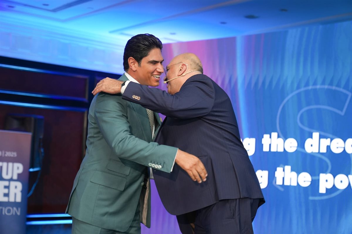 أحمد أبو هشيمة وباسل رحمي يتفقدان مشروعات مسابقة “ستارت أب باور” 