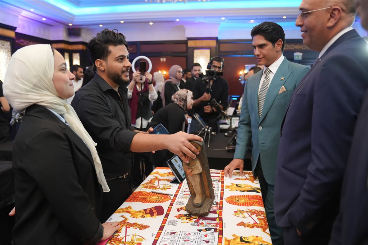 أحمد أبو هشيمة وباسل رحمي يتفقدان مشروعات مسابقة “ستارت أب باور” 