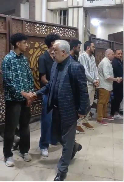 أشرف زكي يقدم واجب العزاء في حماة المنتج محمد السبكي