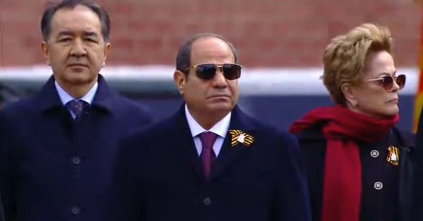 الرئيس السيسي يشارك بوتين وضع أكاليل الزهور على قبر الجندي المجهول في حديقة ألكسندر بالكرملين