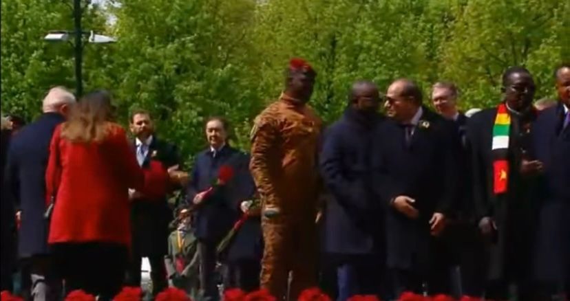 الرئيس السيسي يشارك بوتين وضع أكاليل الزهور على قبر الجندي المجهول في حديقة ألكسندر بالكرملين