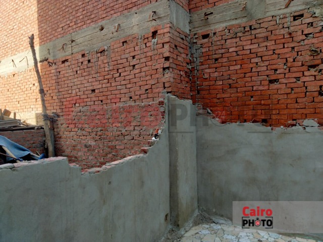 مآساة عم فاروق الفقي بعد سقوط أجزاء من منزله بالمنوفية