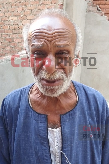 مآساة عم فاروق الفقي بعد سقوط أجزاء من منزله بالمنوفية