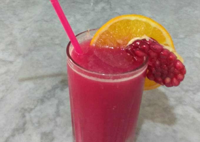 وصفة عصرية ورائعة.. طريقة عمل عصير برتقال بالرمان خطوة بخطوة