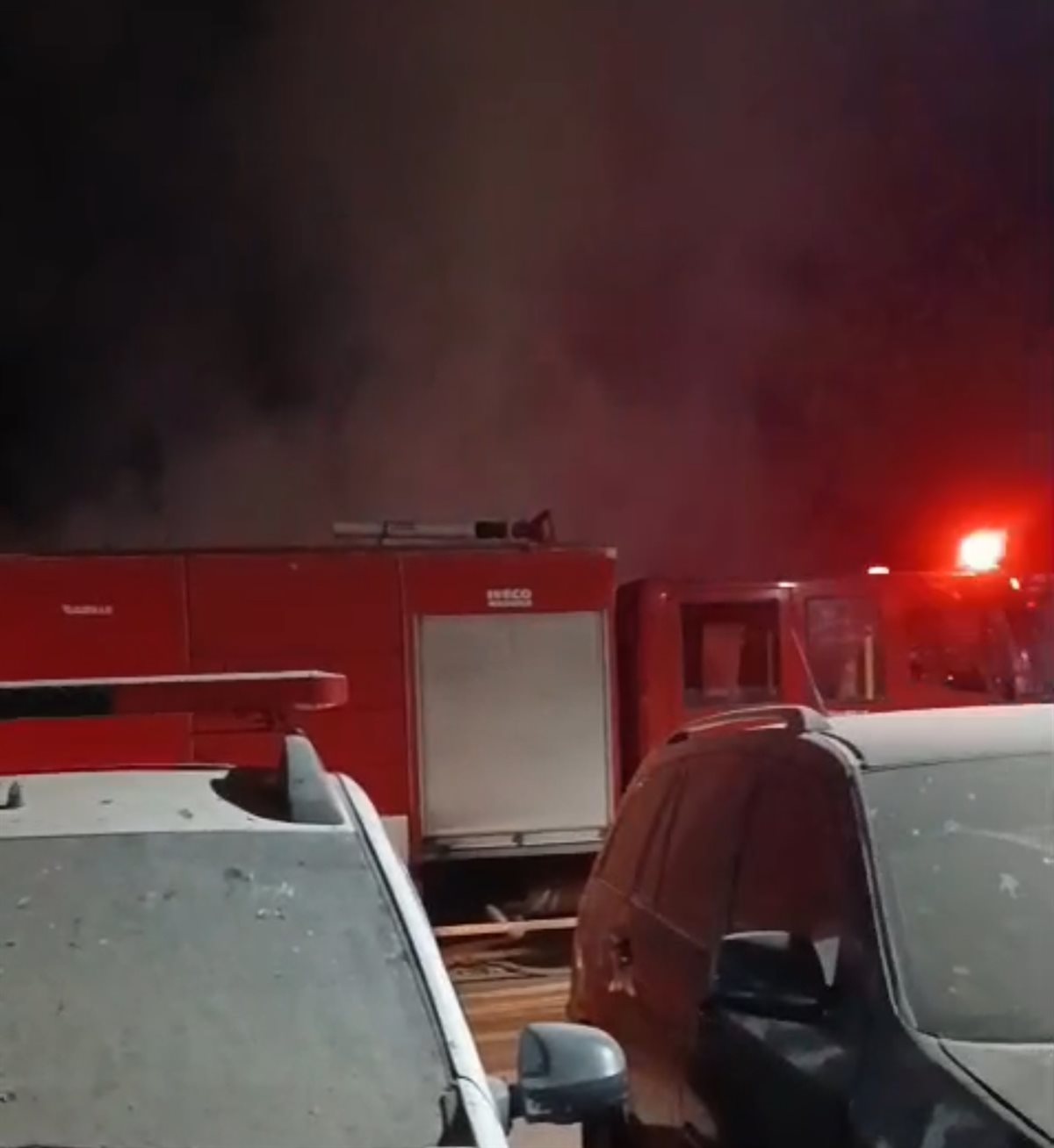 حريق هائل بمخزن للكراتين بالأقصر