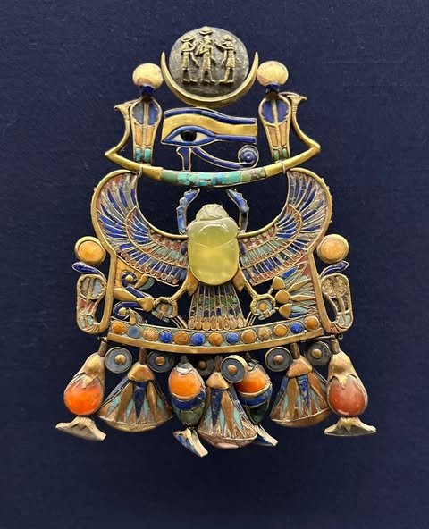  صدرية الملك توت عنخ آمون 