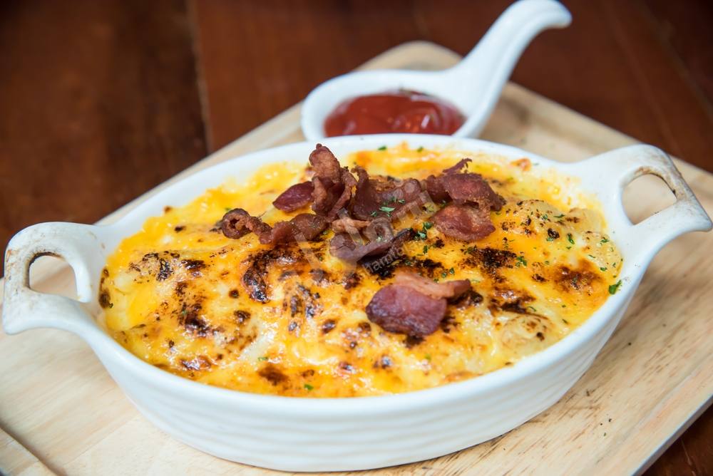 طريقة عمل بطاطس بالبسطرمة والبشاميل