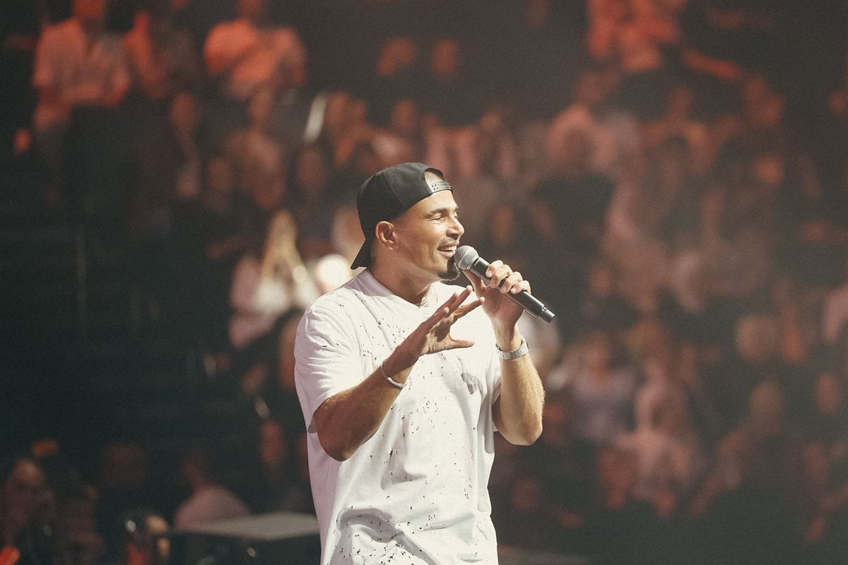 عمرو دياب يشعل الارينا في أعلى حضور جماهيري بالكويت (5)