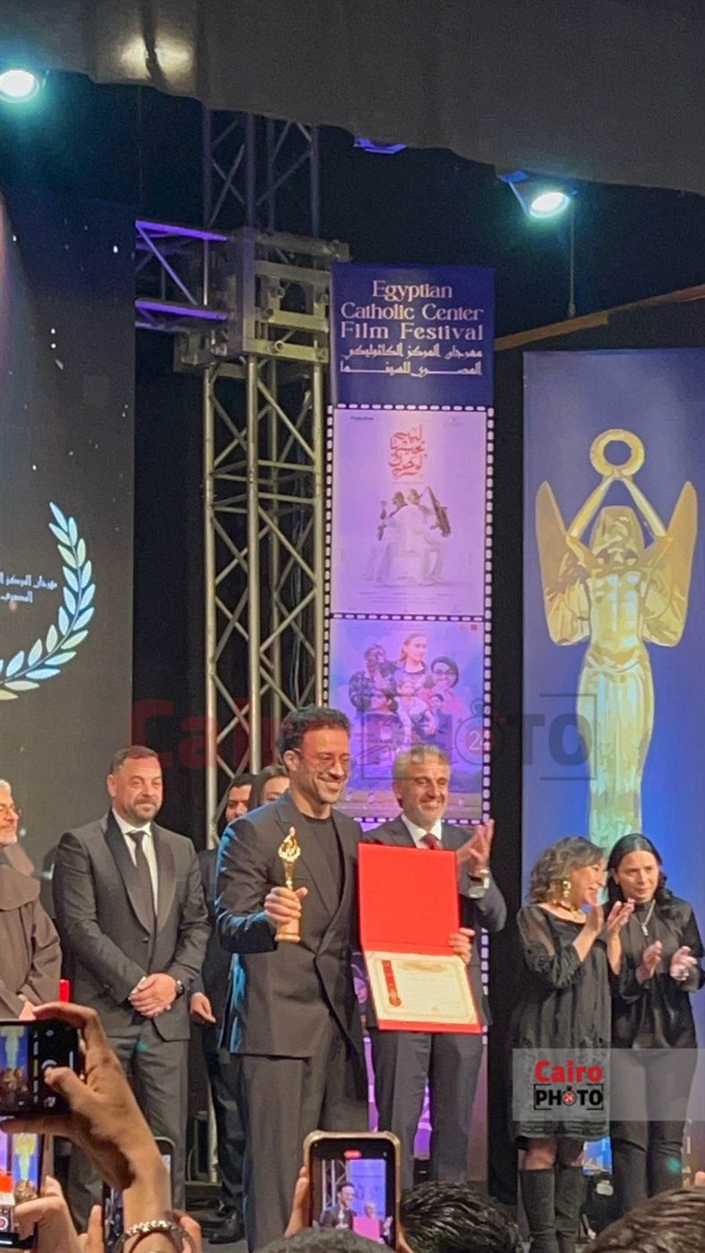 الكاثوليكي للسينما يكرم النجم أحمد داود كأفضل ممثل عن فيلمه الهواء سلطان