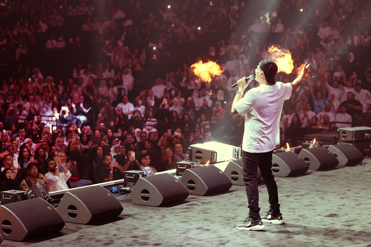 عمرو دياب يشعل الارينا في أعلى حضور جماهيري بالكويت (14)