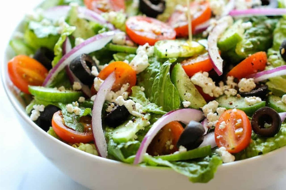 طريقة عمل سلطة الجبنة والزيتون
