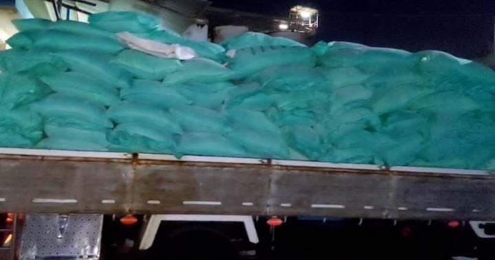 ضبط سيارة محملة بأكثر من 8 أطنان دقيق بلدي مدعم قبل بيعها بالسوق السوداء