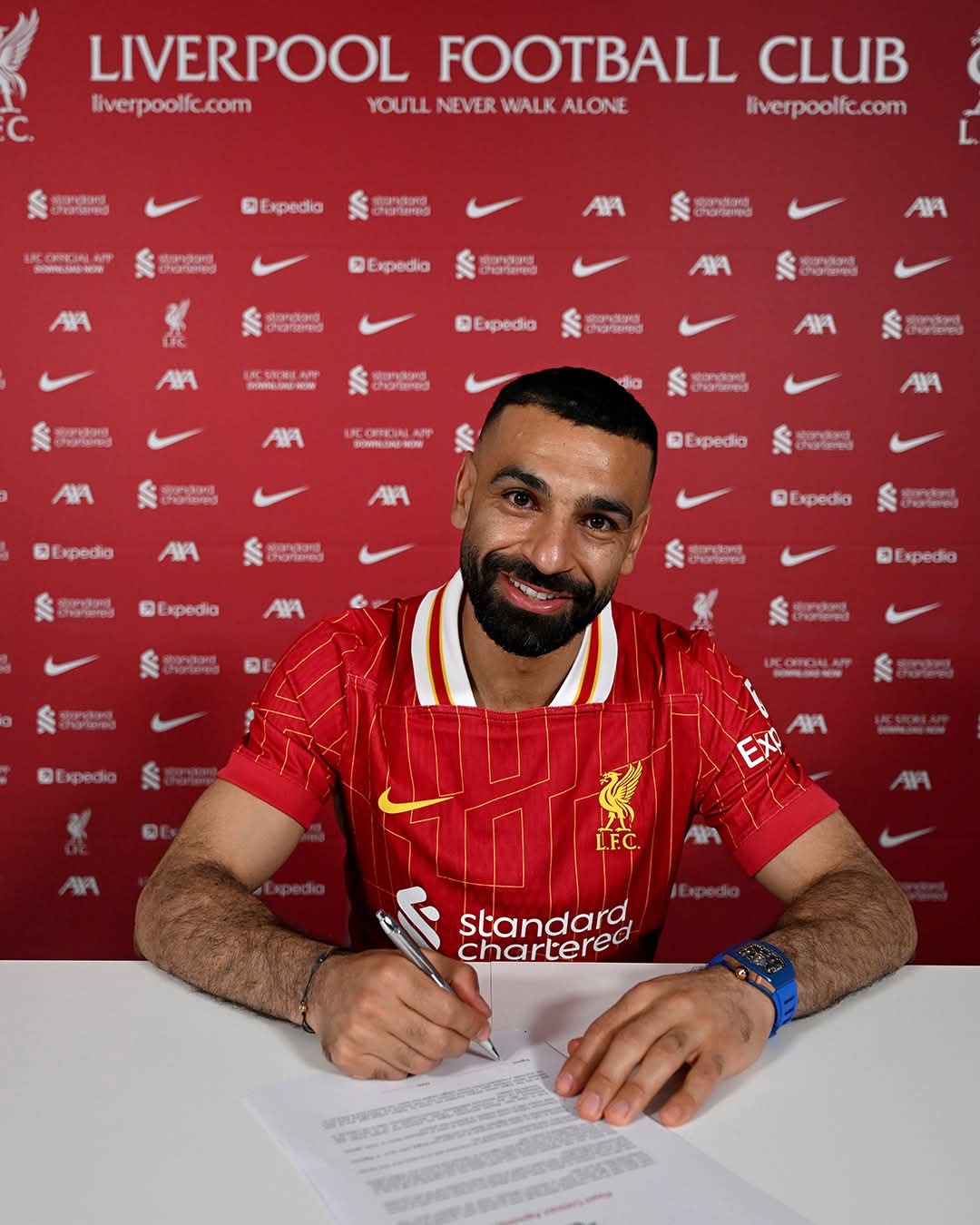محمد صلاح لحظة تجديد عقده مع ليفربول