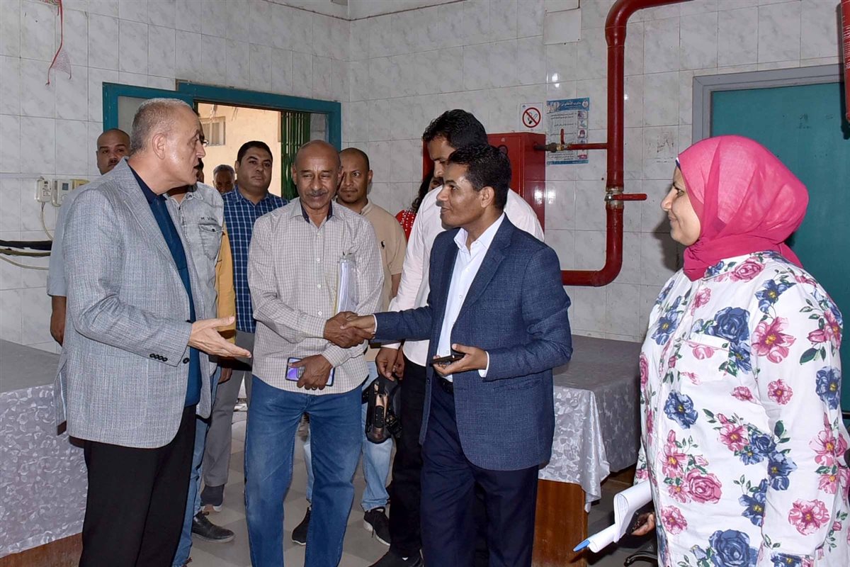 محافظ الأقصر وزيارة للمعمل الإقليمي