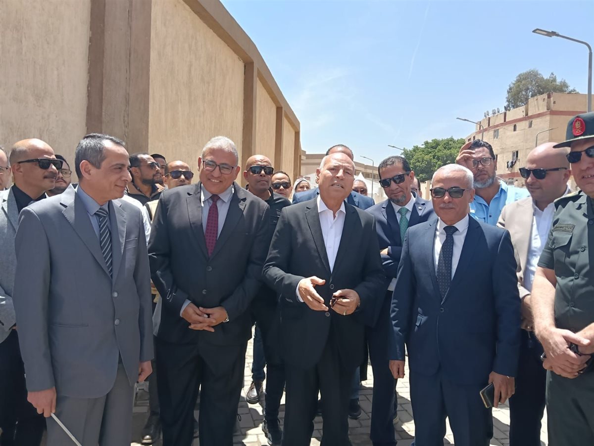محافظ القاهرة يتابع أعمال إنشاء الأبراج السكنية بمدينة الأمل 