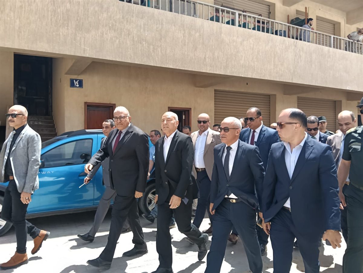 محافظ القاهرة يتابع أعمال إنشاء الأبراج السكنية بمدينة الأمل 