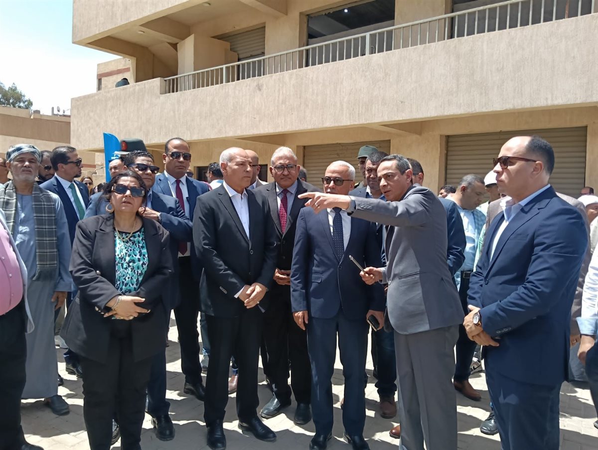 محافظ القاهرة يتابع أعمال إنشاء الأبراج السكنية بمدينة الأمل 