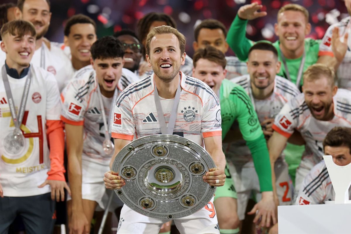 هاري كين يحقق أول لقب في تاريخه