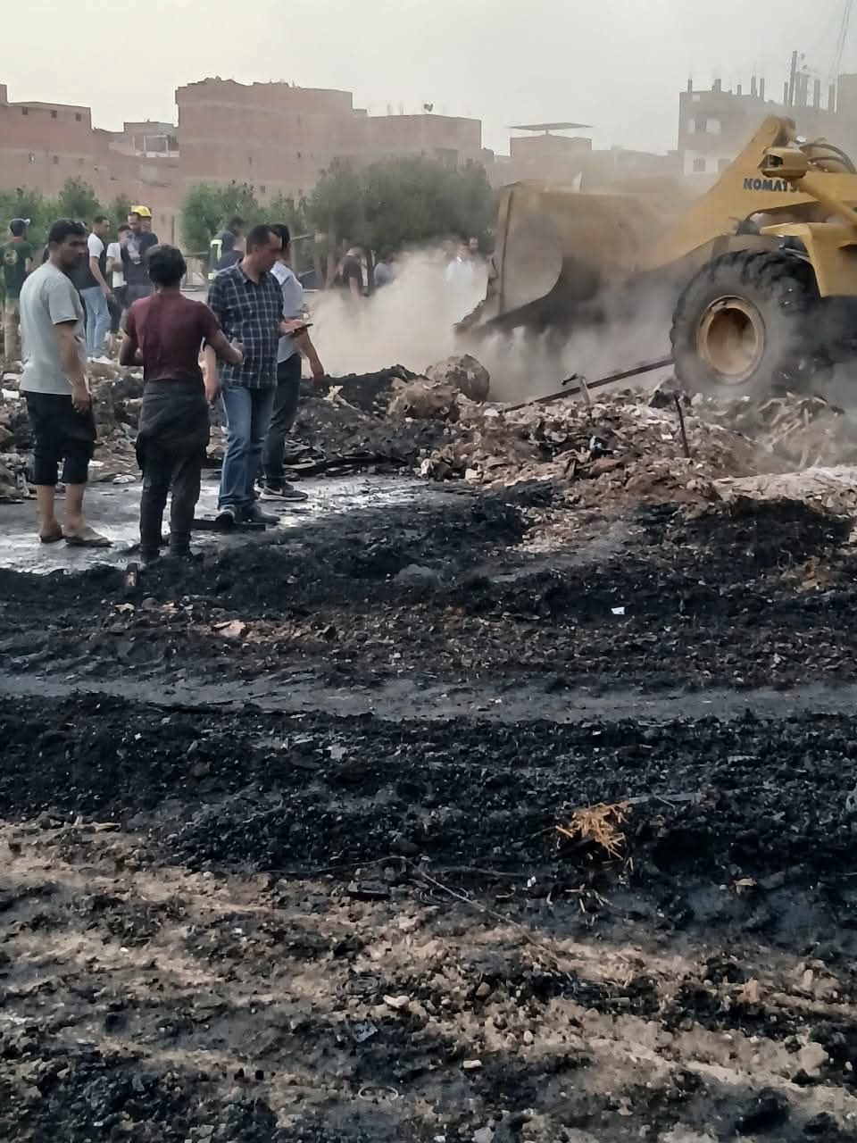 التعامل مع حريق سوق الخردة بالمنوفية