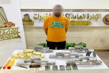 أحد المتهمين والمضبوطات