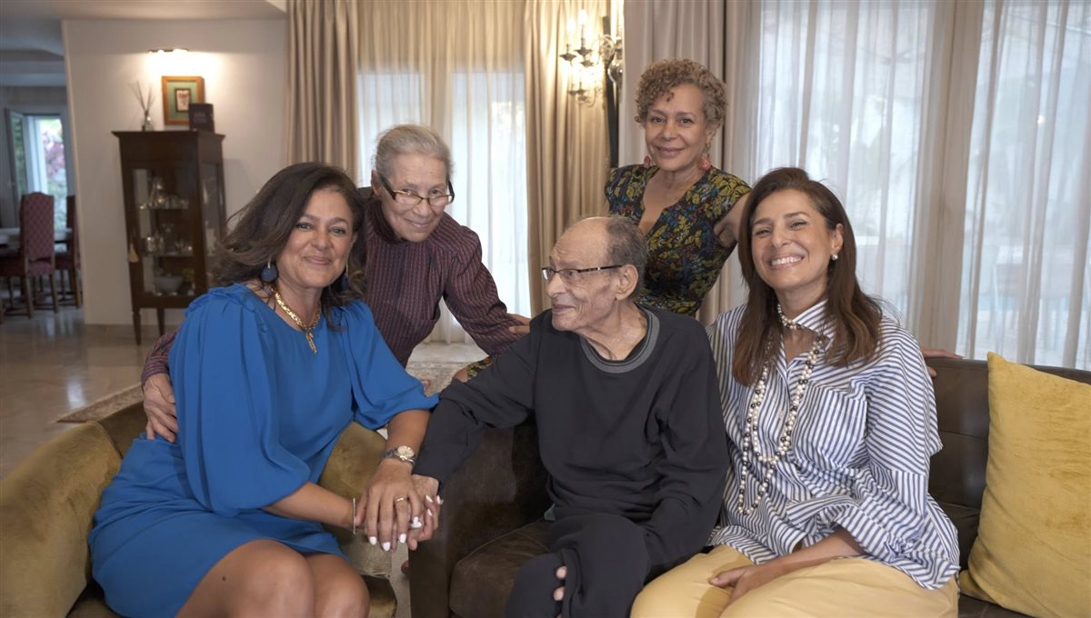 لقطات لـ الراحل عادل يوسف كروان الإذاعة التونسية