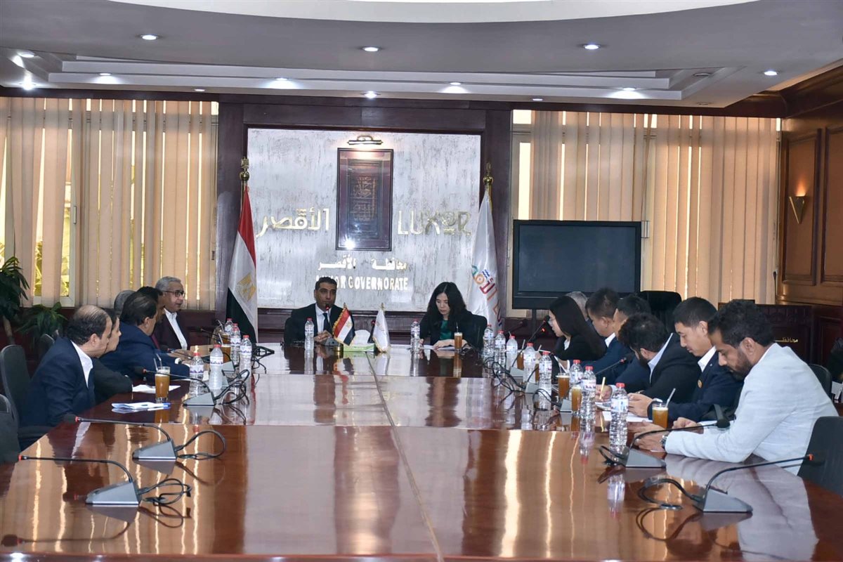 نائب محافظ الأقصر يستقبل وفدا صينيا