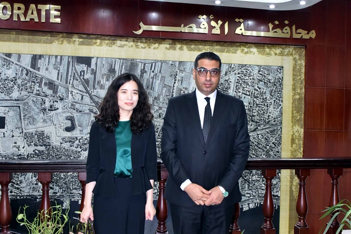 نائب محافظ الأقصر يستقبل وفدا صينيا