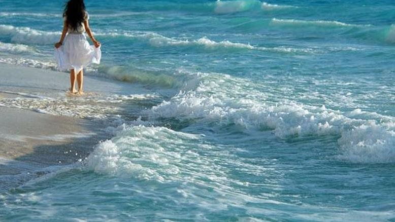 تفسير رؤية البحر في المنام للعزباء والمتزوجة