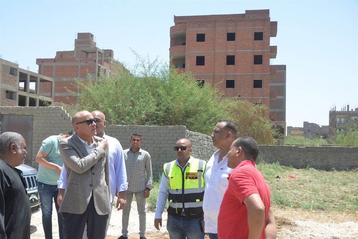 محافظ الأقصر وفتح شارع جديد 