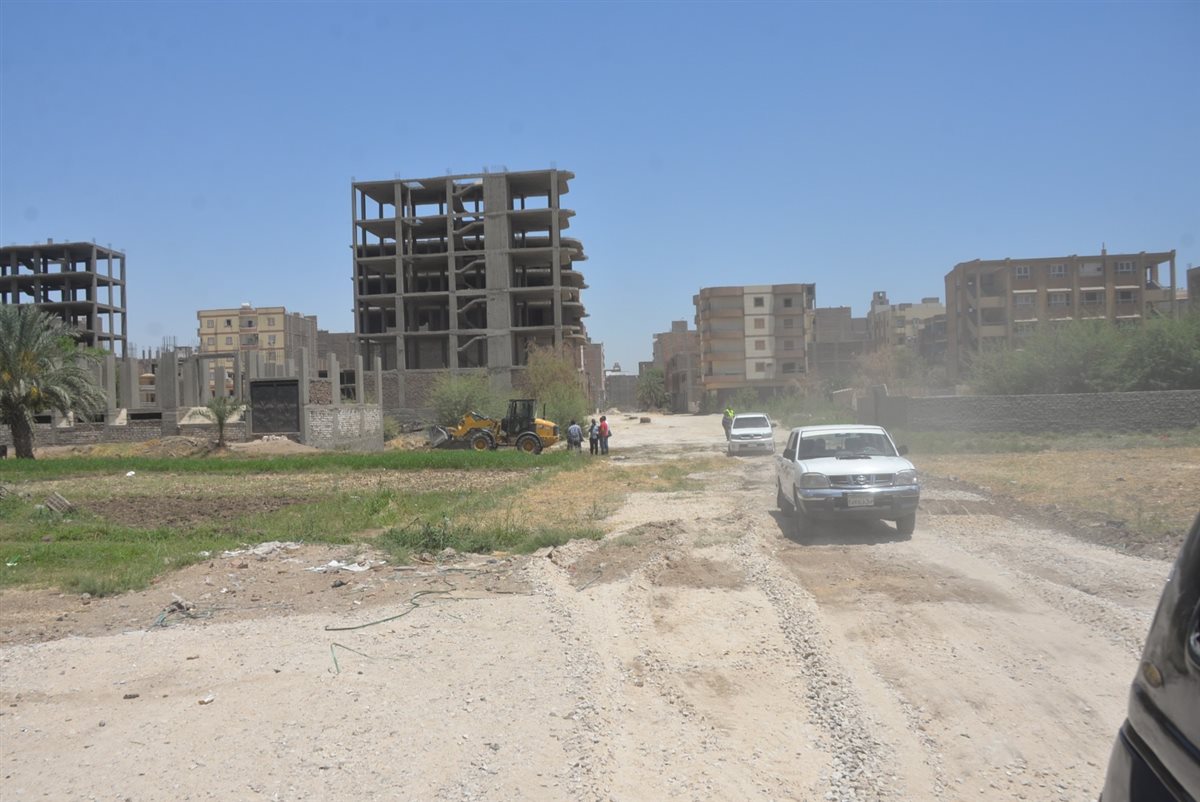 محافظ الأقصر وفتح شارع جديد 