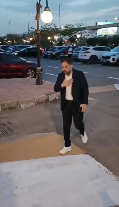 أشرف زكي وإدوارد وخالد زكي أبرز الحضور بعزاء زوجة الإعلامي محمد شردي |صور 