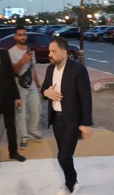 أشرف زكي وإدوارد وخالد زكي أبرز الحضور بعزاء زوجة الإعلامي محمد شردي |صور 