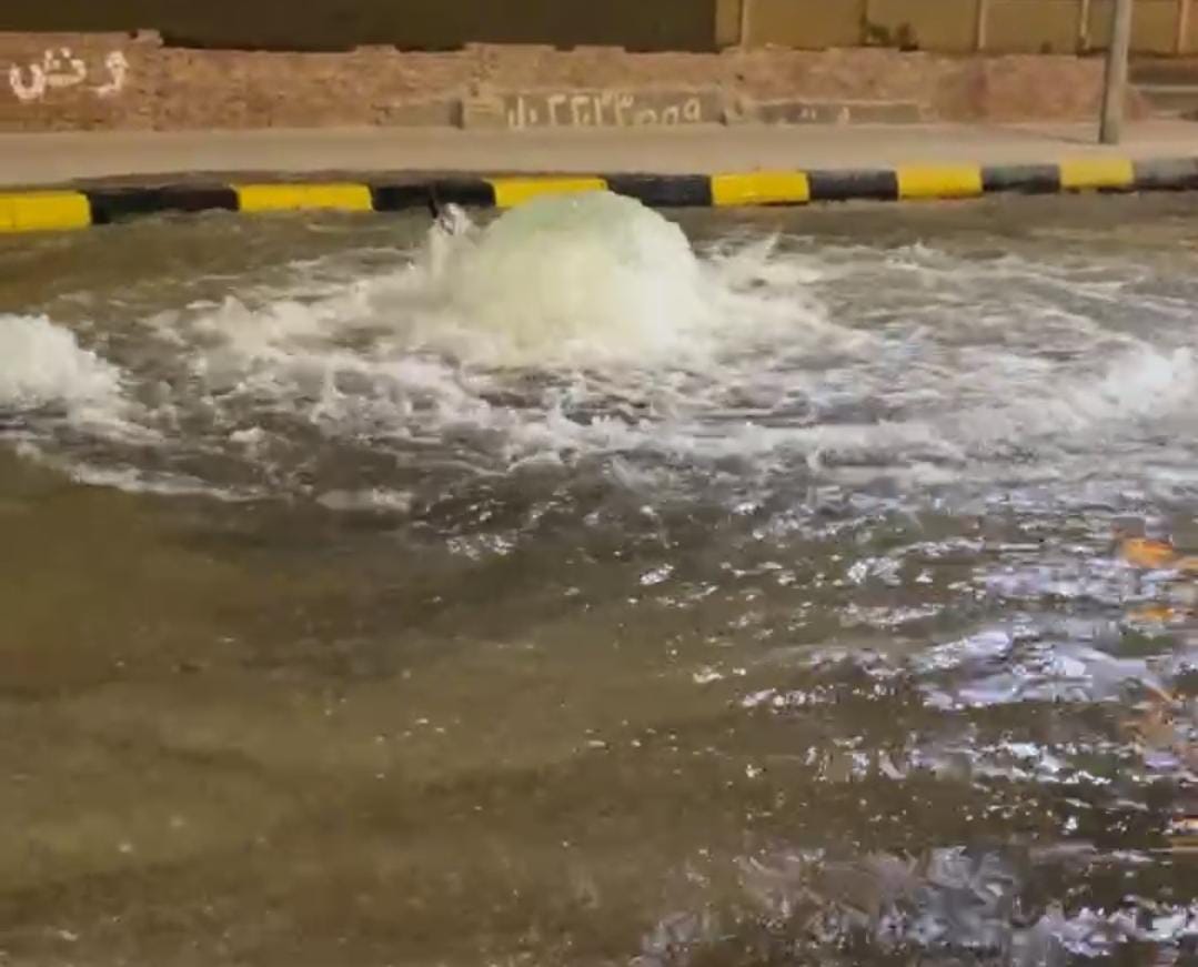 كسر ماسورة مياه بحدائق الأهرام