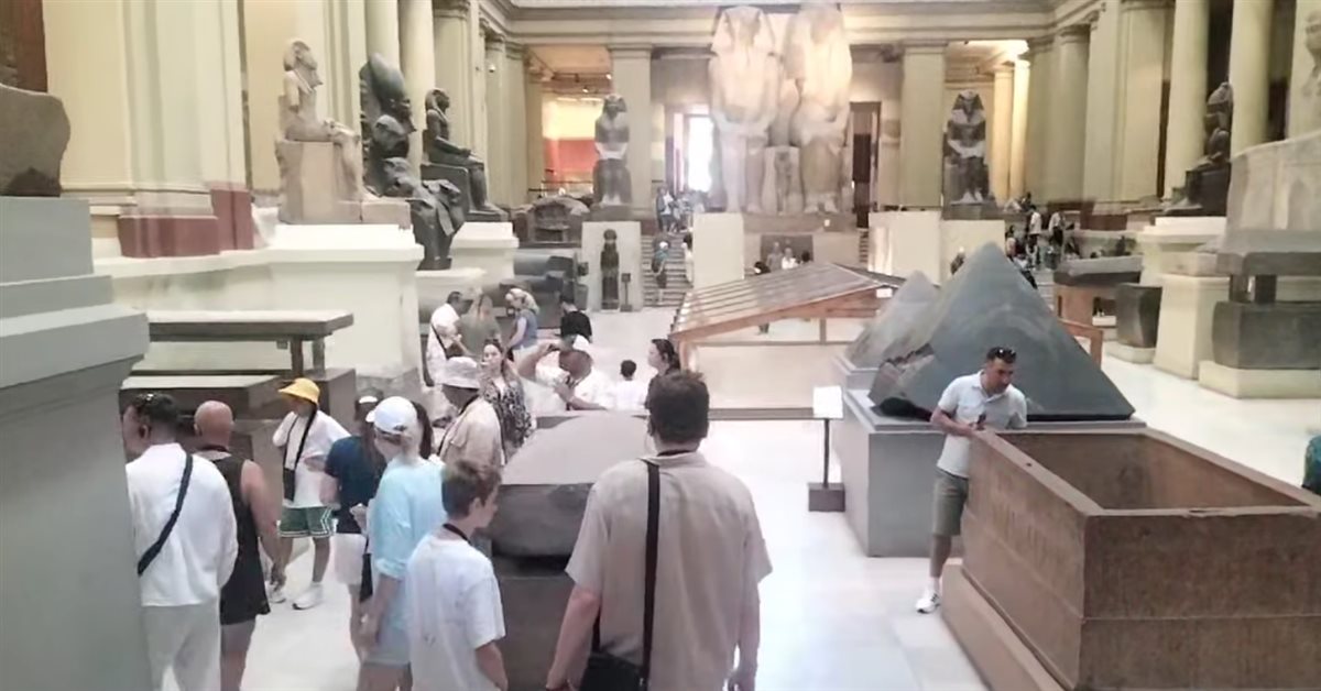 زيارة تمثال الملك أمنحتب والملكة تي بالمتحف المصري بالتحرير