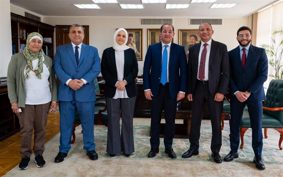 خلال تكريم نائب رئيس مصلحة الضرائب